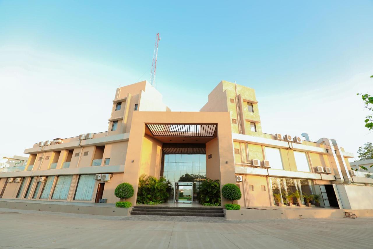 Club Heaven Palanpur Otel Dış mekan fotoğraf
